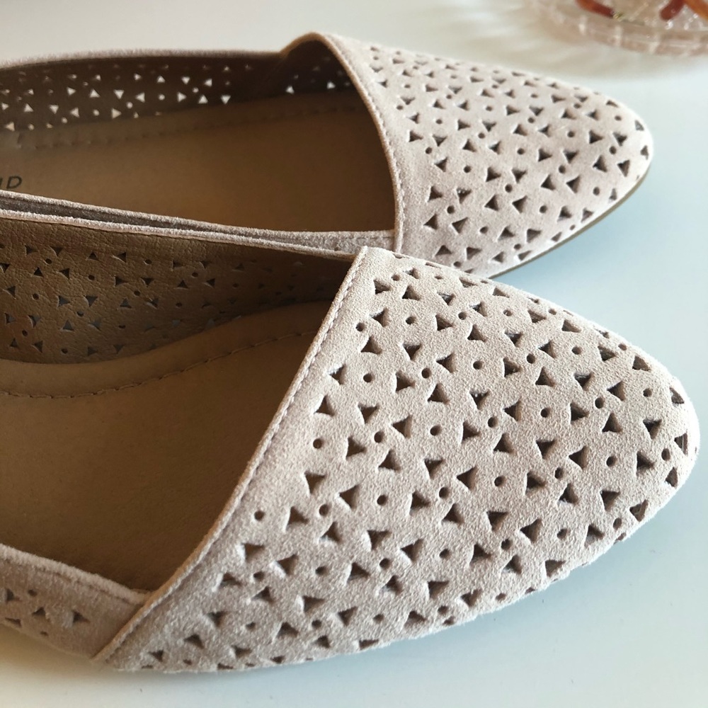 Like new petal soft perforated Lucky Brand flats